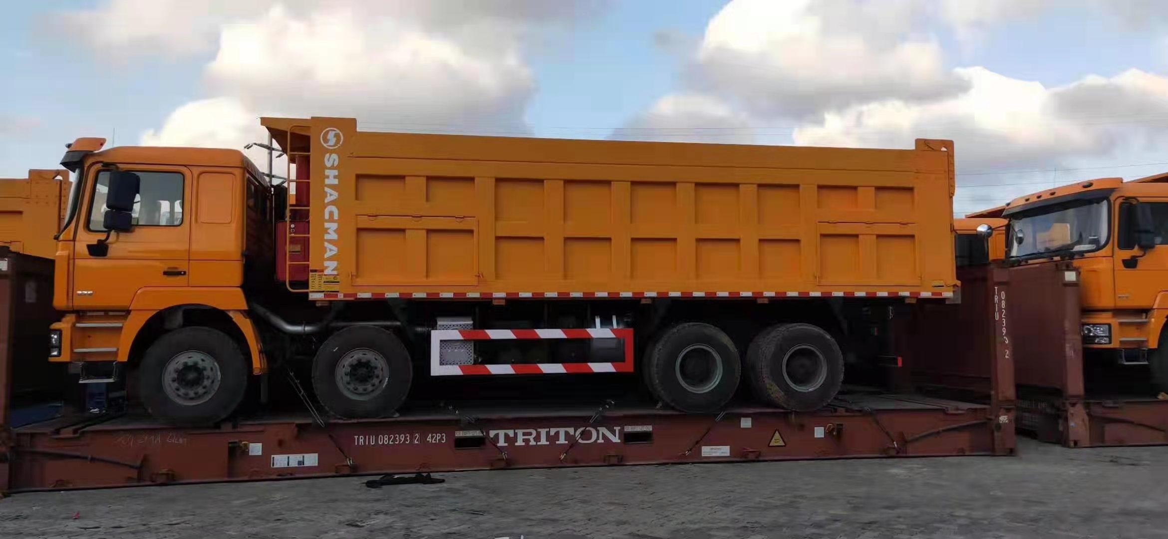 Shacman F3000 U SHAPE Truck Body Mining Dump Truck 375hp Giá để bán